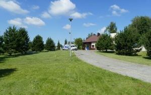 Trawnik na terenie Oczyszczalni Ścieków Południe, na którym zamontowane zostaną panele fotowoltaiczne (1)