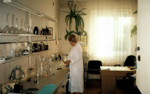 Laboratorium – zdjęcie wykonane w 1996 roku